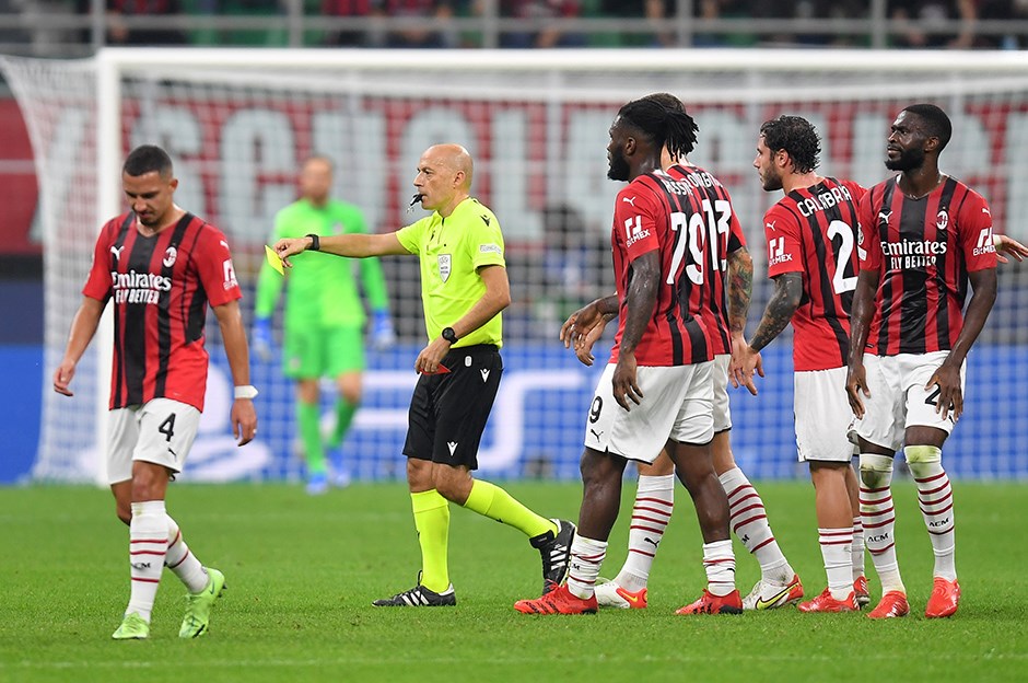 Milan, Cüneyt Çakır'ı UEFA'ya şikayet etti