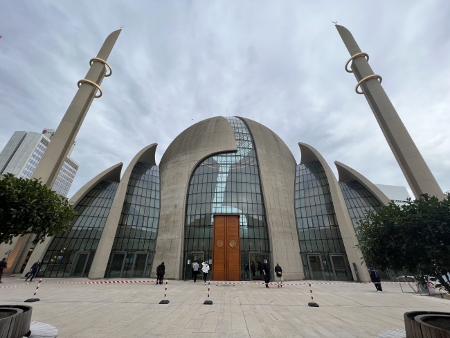 Almanya'da camiler gayrimüslümlere açıldı