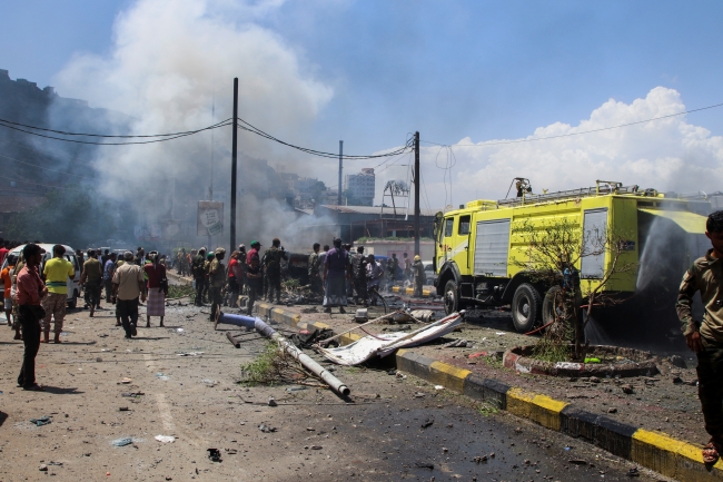 Yemen'de valinin konvoyuna saldırı. 4 can kaybı