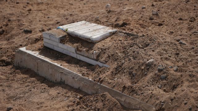 Kudüs'te Müslüman mezarlarına iş makineleriyle zarar verildi