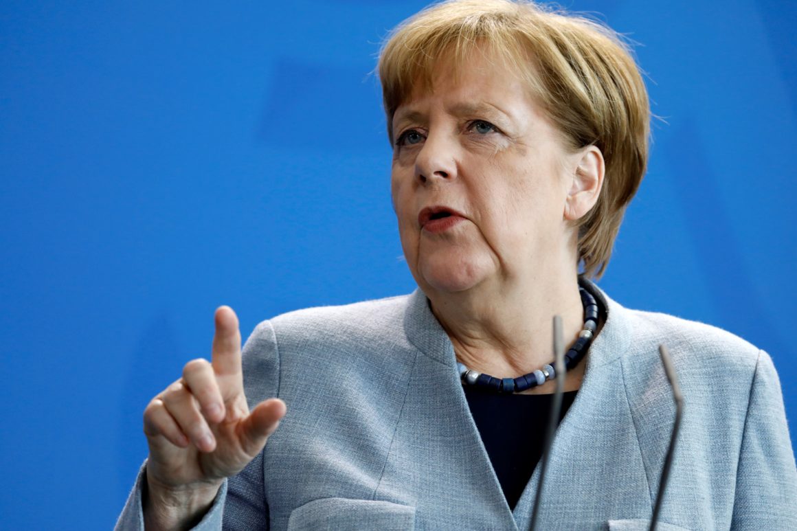 Angela Merkel: Afganistan'daki çöküş önlenmeli