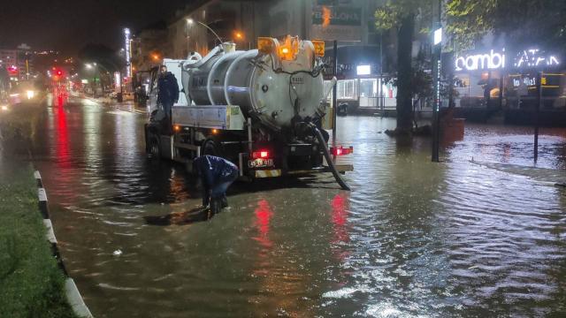 Manisa'yı şiddetli yağış vurdu