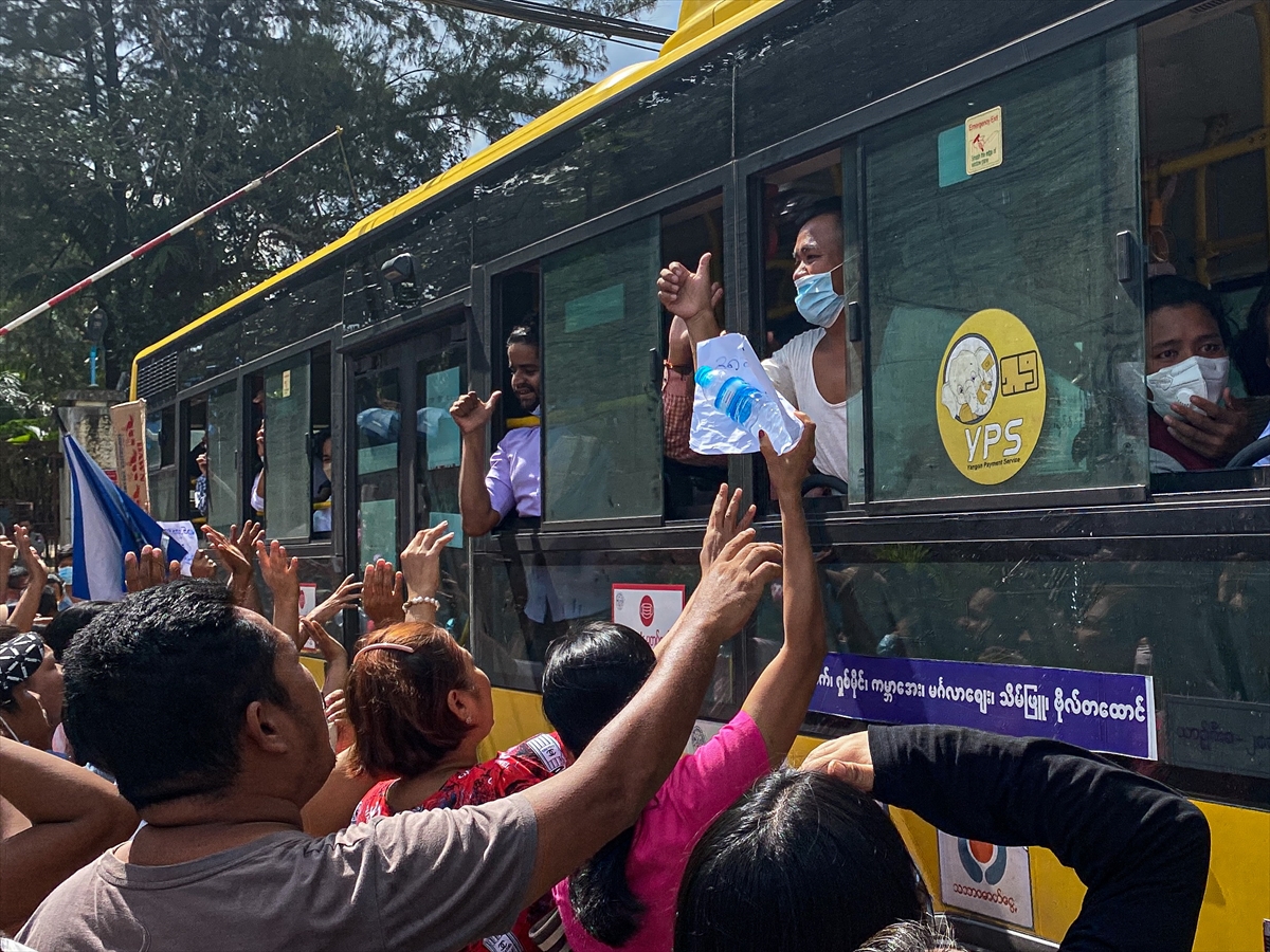 Myanmar'da yüzlerce siyasi tutuklu serbest bırakıldı