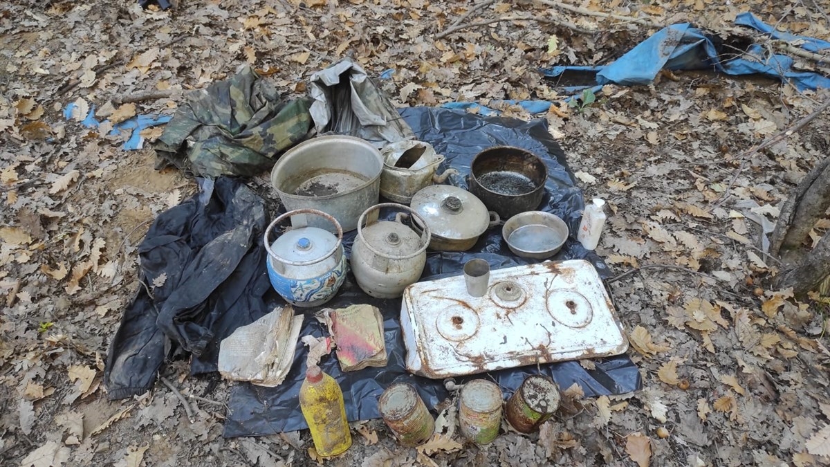 Bingöl'de teröristlerce kullanılan 2 sığınak bulundu