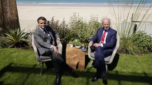 Biden ile Macron telefonda görüştü