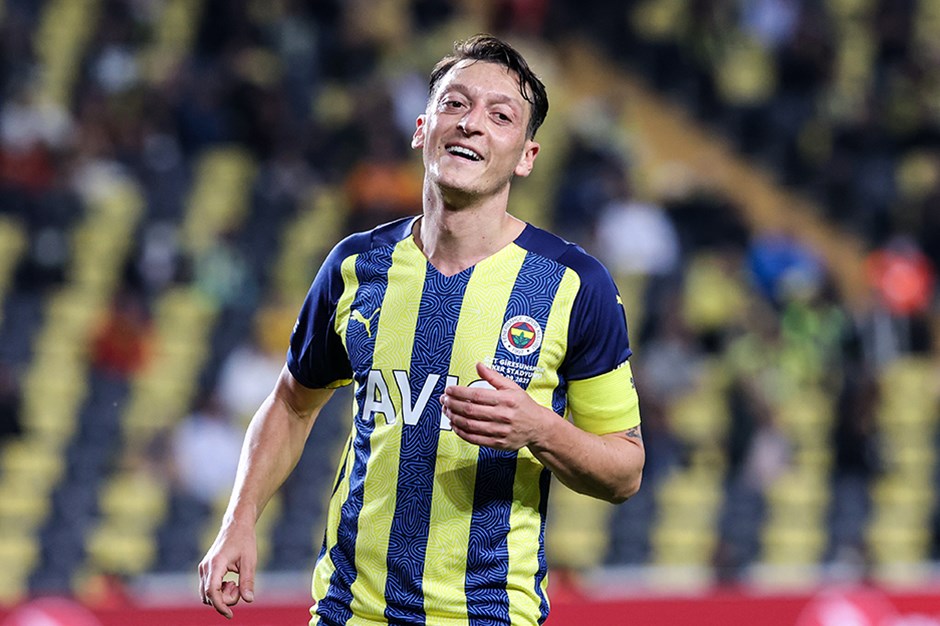 Mesut Özil Fenerbahçe'de kalacak mı? Menajeri açıkladı