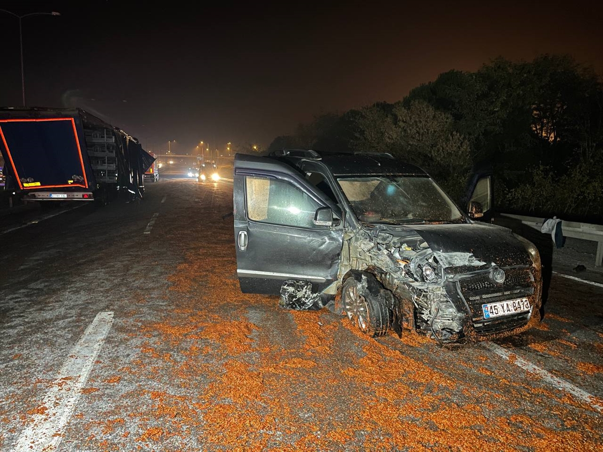 Yola dökülen salçalar nedeniyle 18 araç çarpıştı: 1 ölü, 10 yaralı