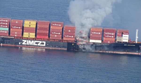 Kanada açıklarında konteyner gemisinde yangın