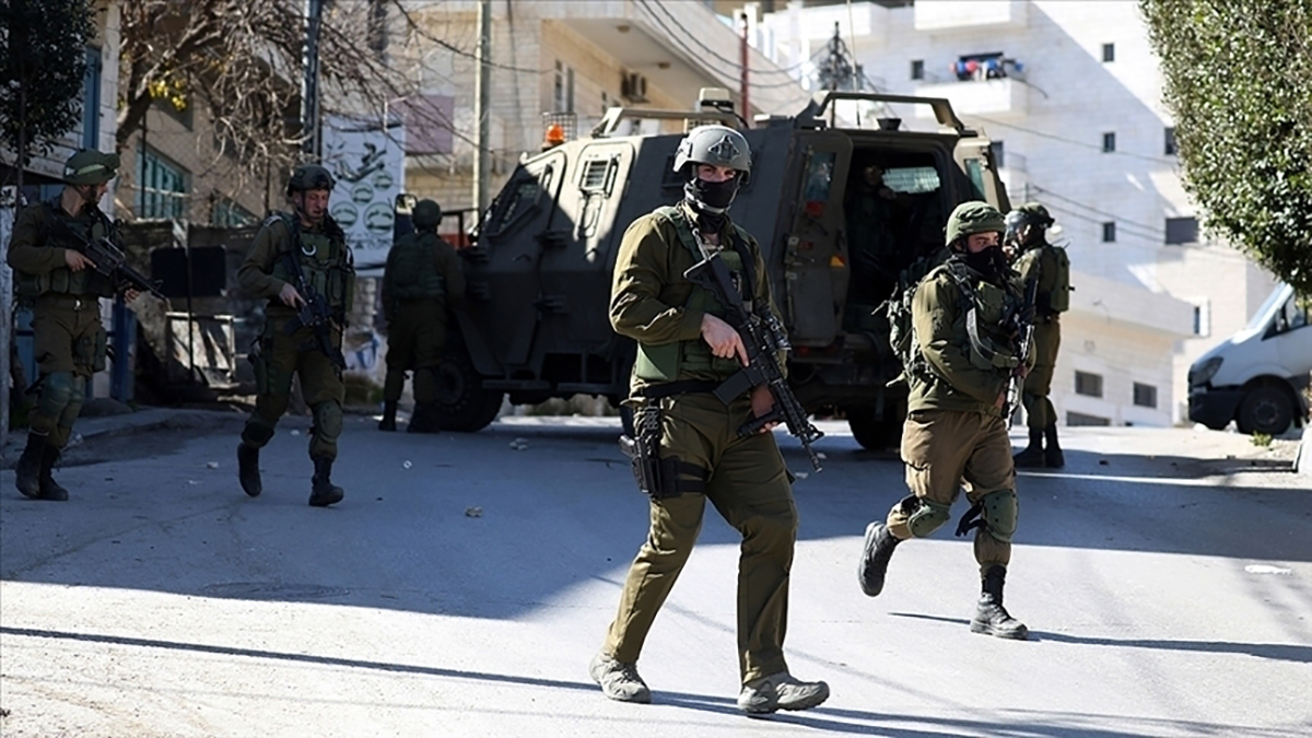 İsrail güçleri 2 Filistinliyi yaraladı, 15 kişiyi gözaltına aldı
