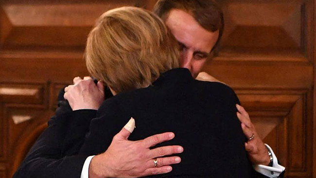 Macron'dan Merkel'e samimi veda