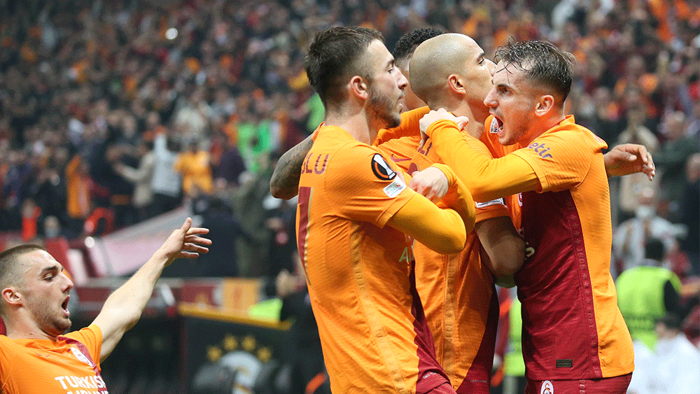 Galatasaray tur kapısını araladı