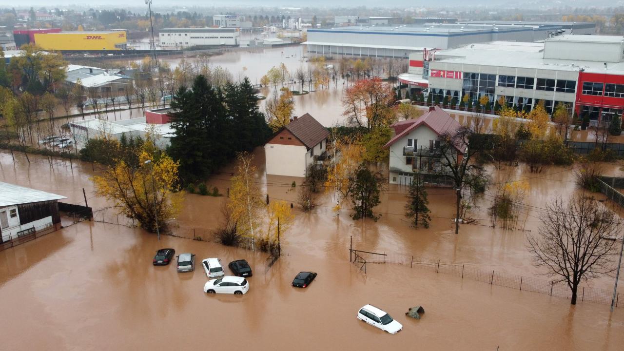Selin vurduğu Bosna Hersek'te ''şebeke suyu'' uyarısı