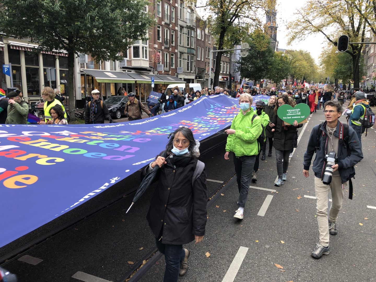 On binler Hollanda'da iklim politikalarını protesto etti
