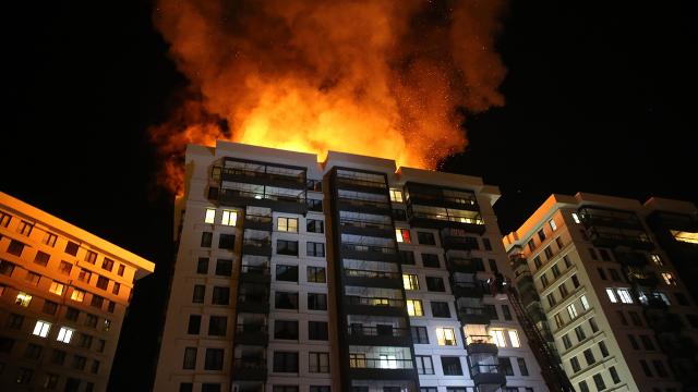 Eskişehir'de 11 katlı binada korkutan yangın