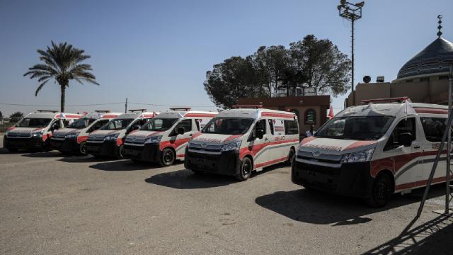 Gazze'ye 27 ambulans gönderildi
