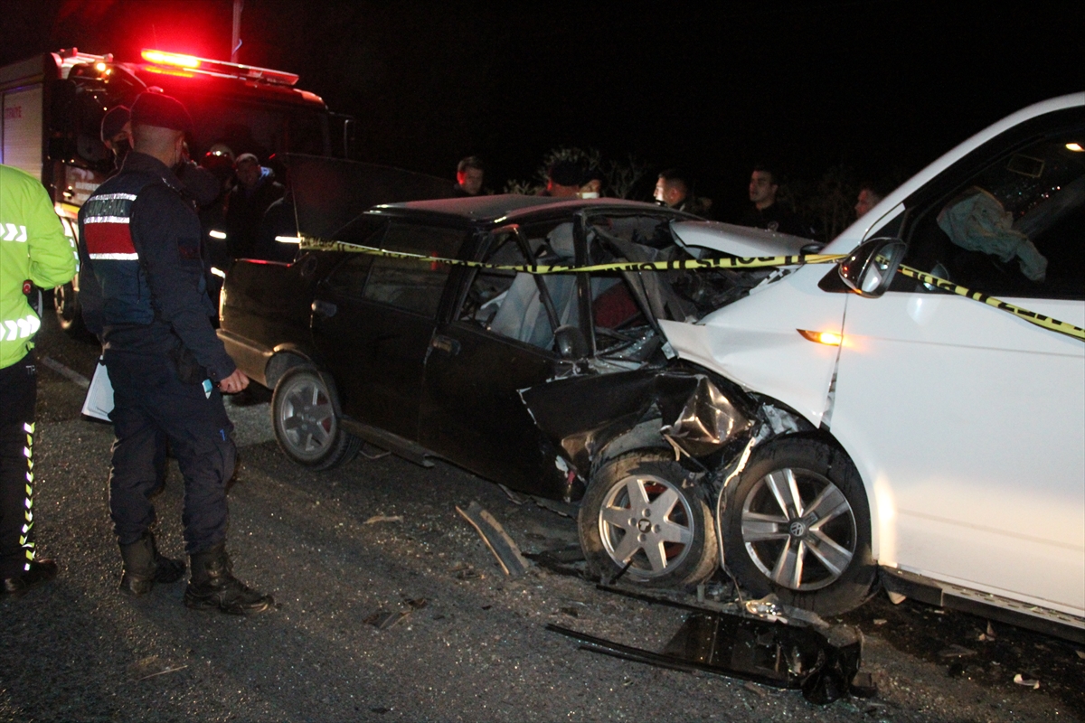 Manisa'da korkunç kaza: 2 ölü, 5 yaralı