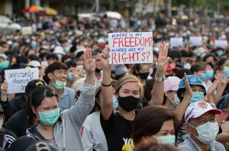 Tayland'da demokrasi yanlılarından eylem