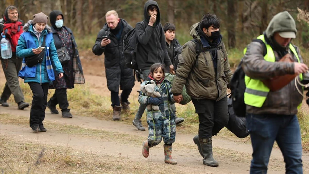 AB’den Belarus sınırındaki göçmenler için 700 bin avroluk insani yardım