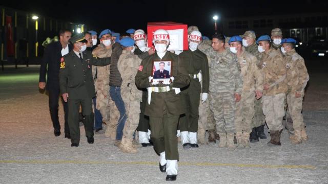 Şehit askerin cenazesi memleketi İstanbul'a uğurlandı