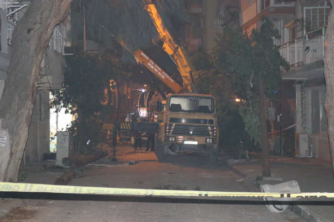 İzmir'de 5 apartman tahliye edildi
