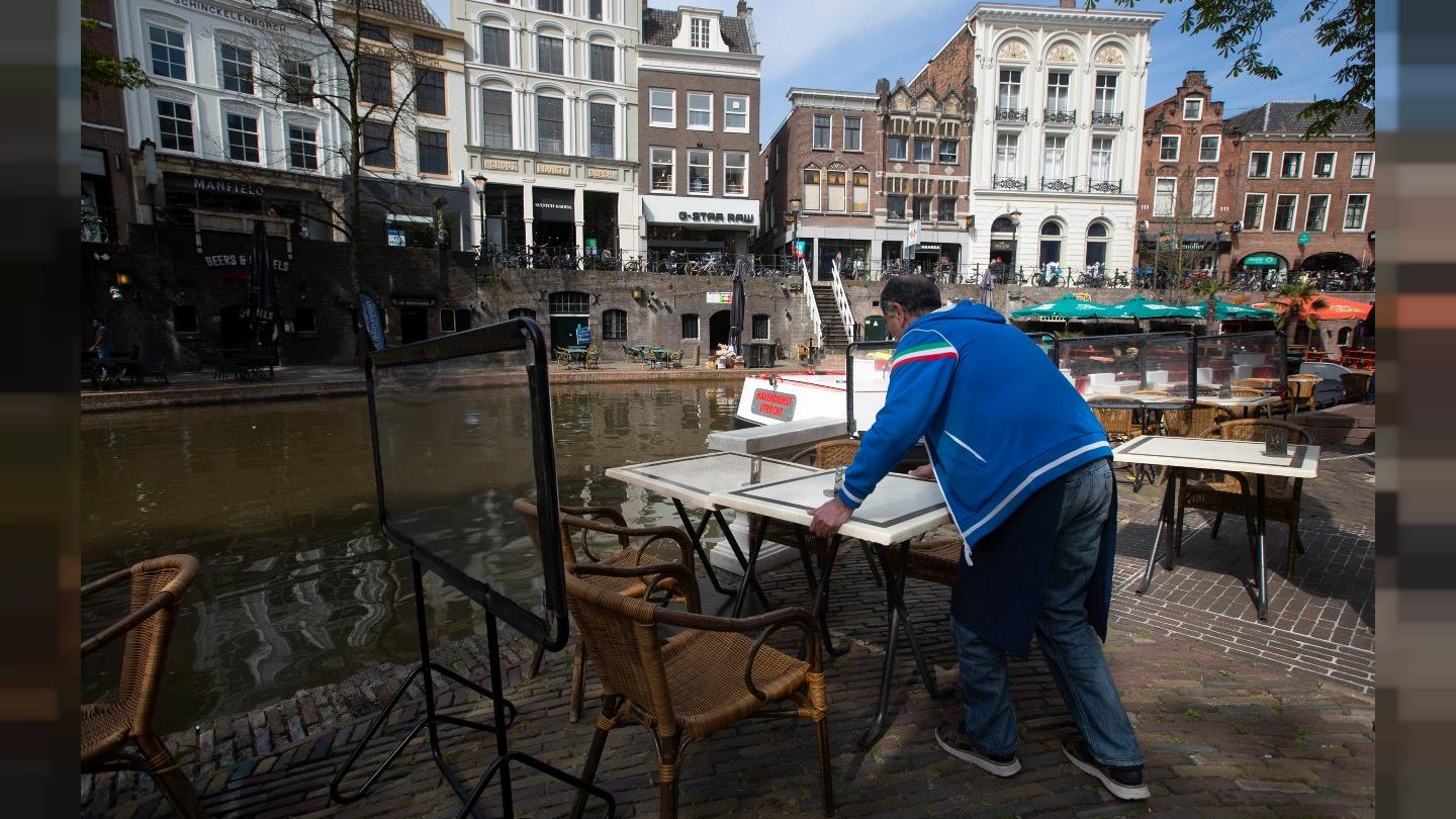 Hollanda’da kısmi kapanma: Maçlar seyircisiz, restoranlar 17'ye kadar açık