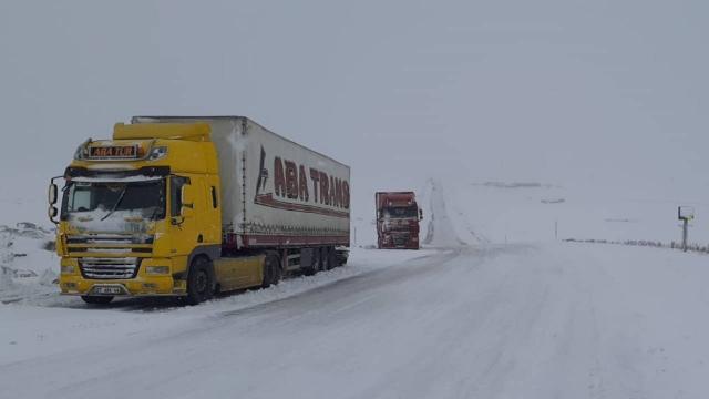 Kars'ta yollar kapandı