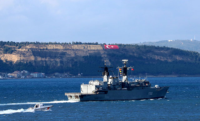 Rumen savaş gemisi, Çanakkale Boğazı'ndan geçti