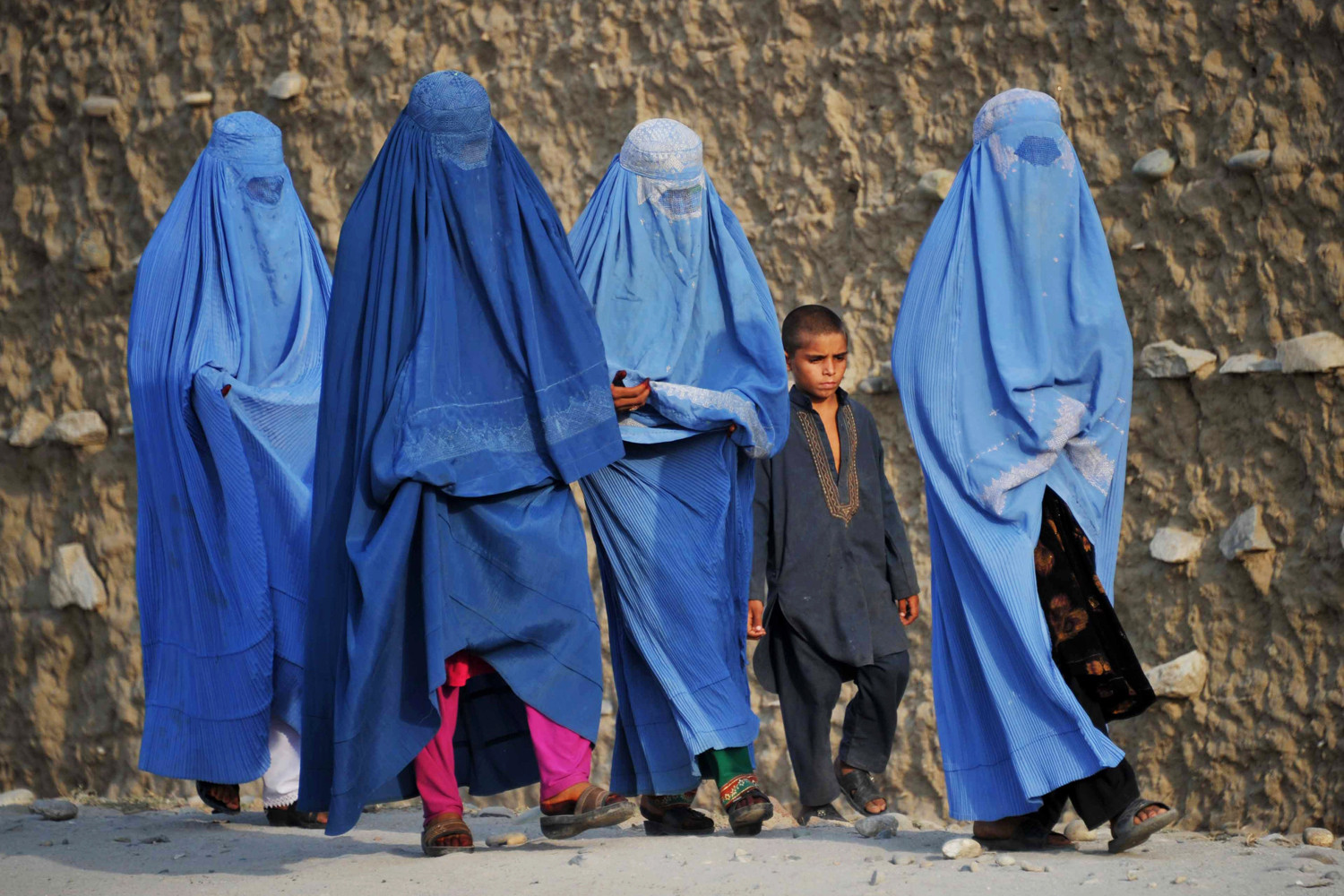 Taliban'dan kadınlara yönelik kararname