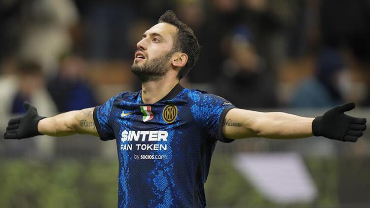 Hakan Çalhanoğlu golünü attı Inter zirveye yükseldi