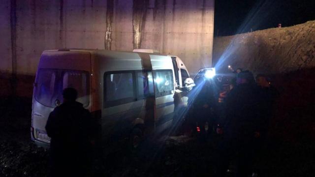 Bursa'da işçi minibüsü devrildi: 5 yaralı