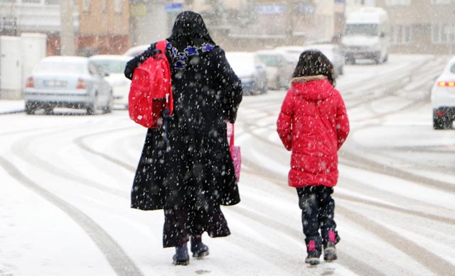 Erzurum'da 4 ilçede okullara kar tatili