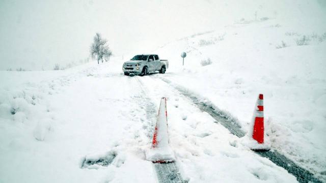 Muş-Kulp kara yolunda ulaşıma kar engeli