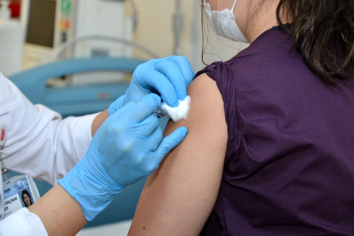 Omicron varyantı aşıya ilgiyi arttırdı