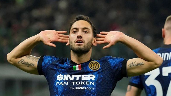 Hakan Çalhanoğlu'nun oynadığı Inter'i satın alacak isim belli oldu