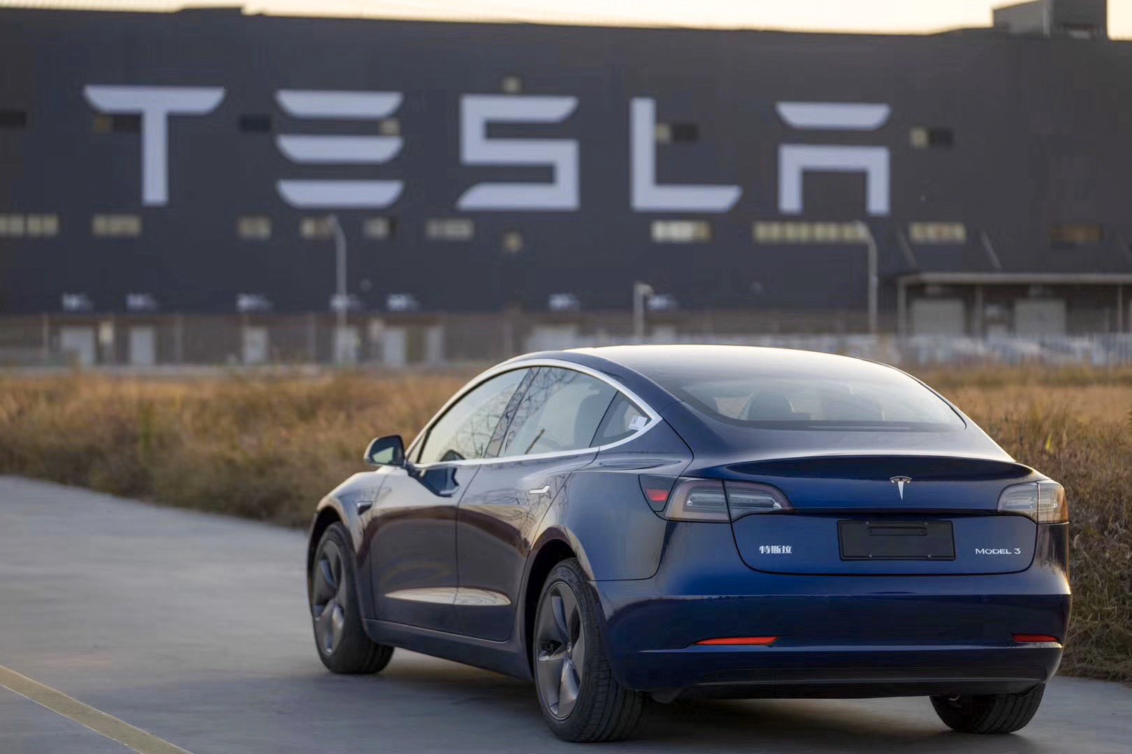 Tesla 500 bine yakın aracını geri çağırdı