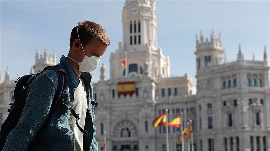 İspanya'da geçen hafta her yüz kişiden biri koronaya yakalandı