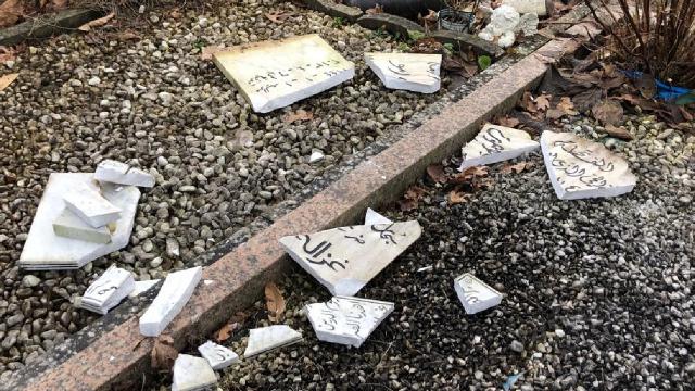 Almanya'da müslüman mezarlarına ırkçı saldırı
