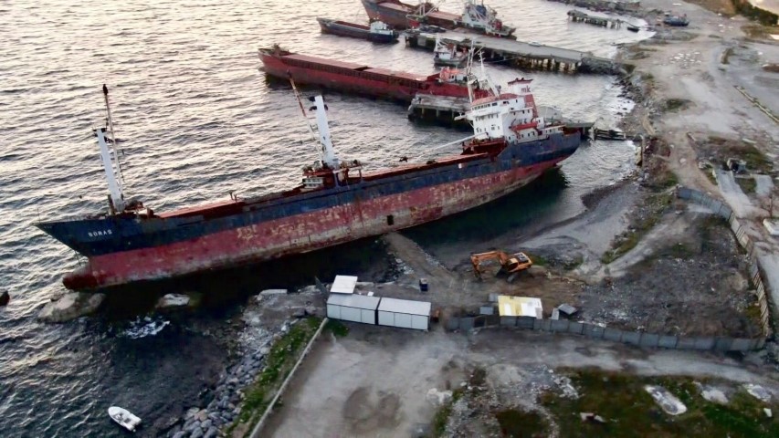 İstanbul'da karaya oturan gemi satıldı