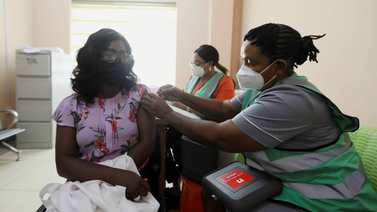 Nijerya yerli korona aşısını geliştirmeye çalışıyor