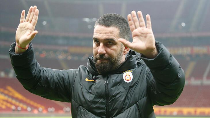 Galatasaray'da Arda Turan taraftardan özür diledi