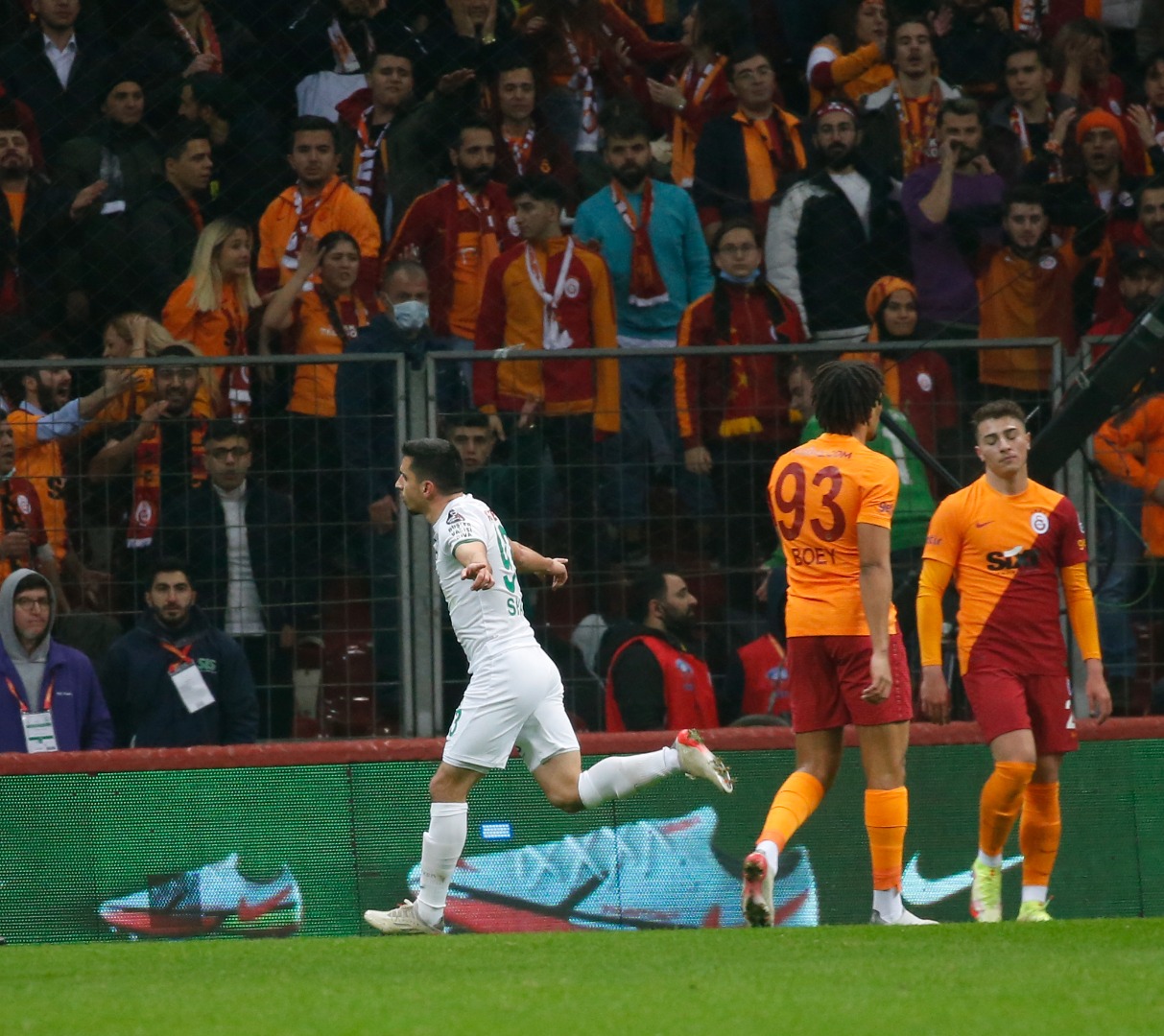 Galatasaray'da hava toz duman oldu