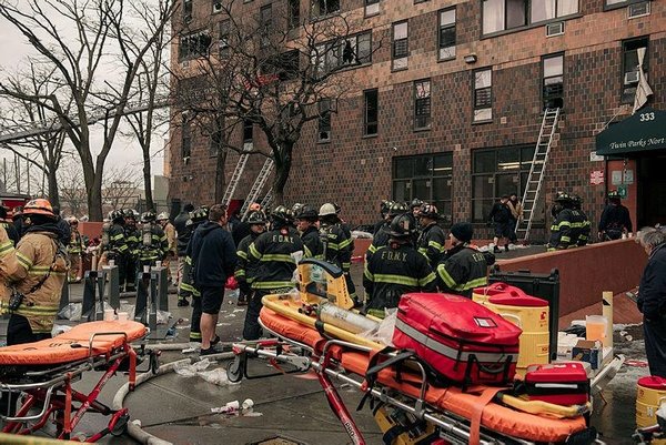 New York'taki yangında can kaybı 17 olarak güncellendi