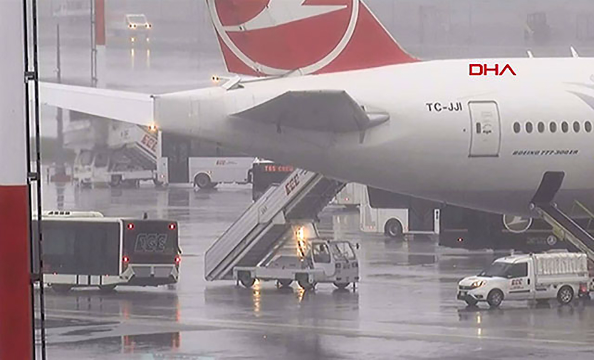 Kazakistan'daki Türkleri taşıyan THY'nin tahliye uçağı İstanbul'da