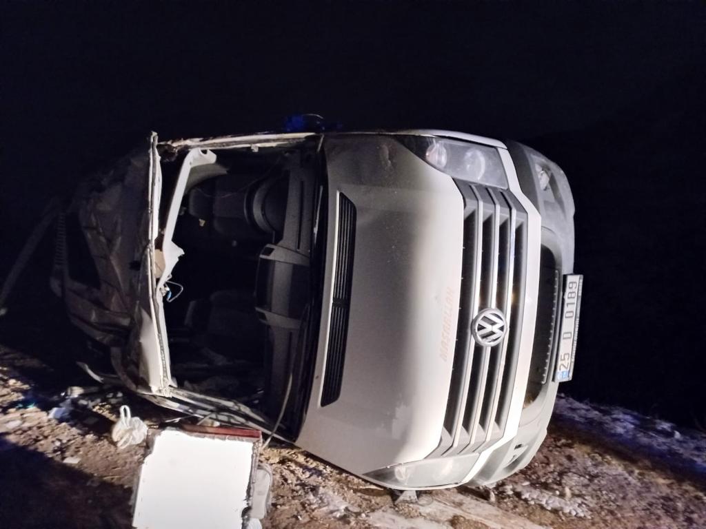 Erzurum'da minibüs şarampole devrildi: 1 ölü, 7 yaralı