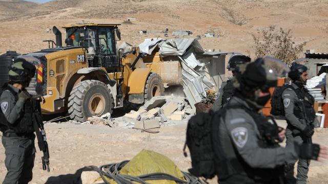 İsrail Batı Şeria'da Filistinlilerin evlerini yıktı