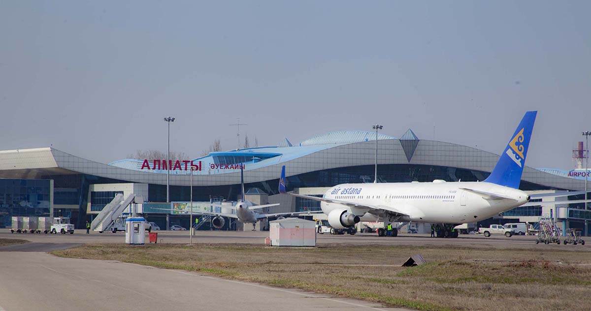 Almatı Havalimanı uçuşlara yeniden açıldı