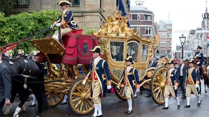 Hollanda Kralı Willem-Alexander artık altın arabayı kullanmayacak