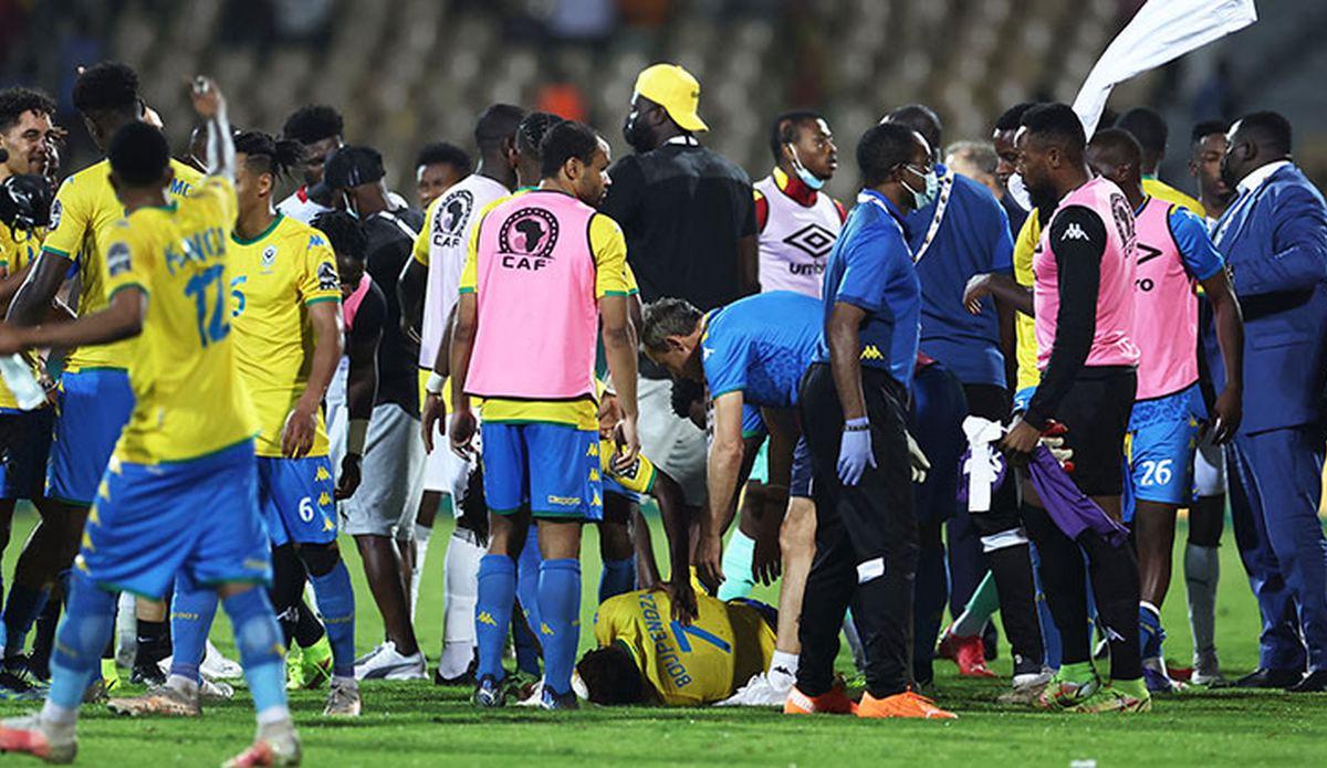 Afrika Kupası'nda olay: Malatyasporlu Tetteh, Boupendza'yı bir yumrukta yere serdi
