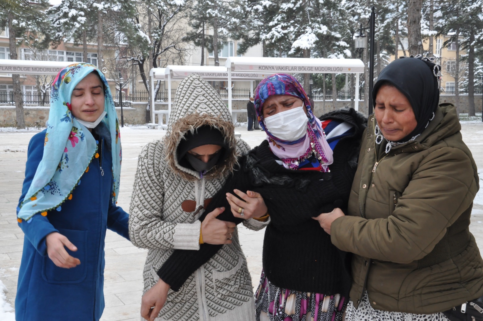 Evde ölü bulunan minik Ayşenur'un cenazesi toprağa verildi