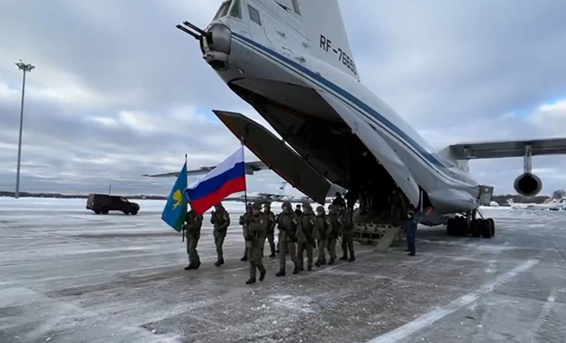 Kazakistan'daki Rus barış güçleri ülkelerine döndü